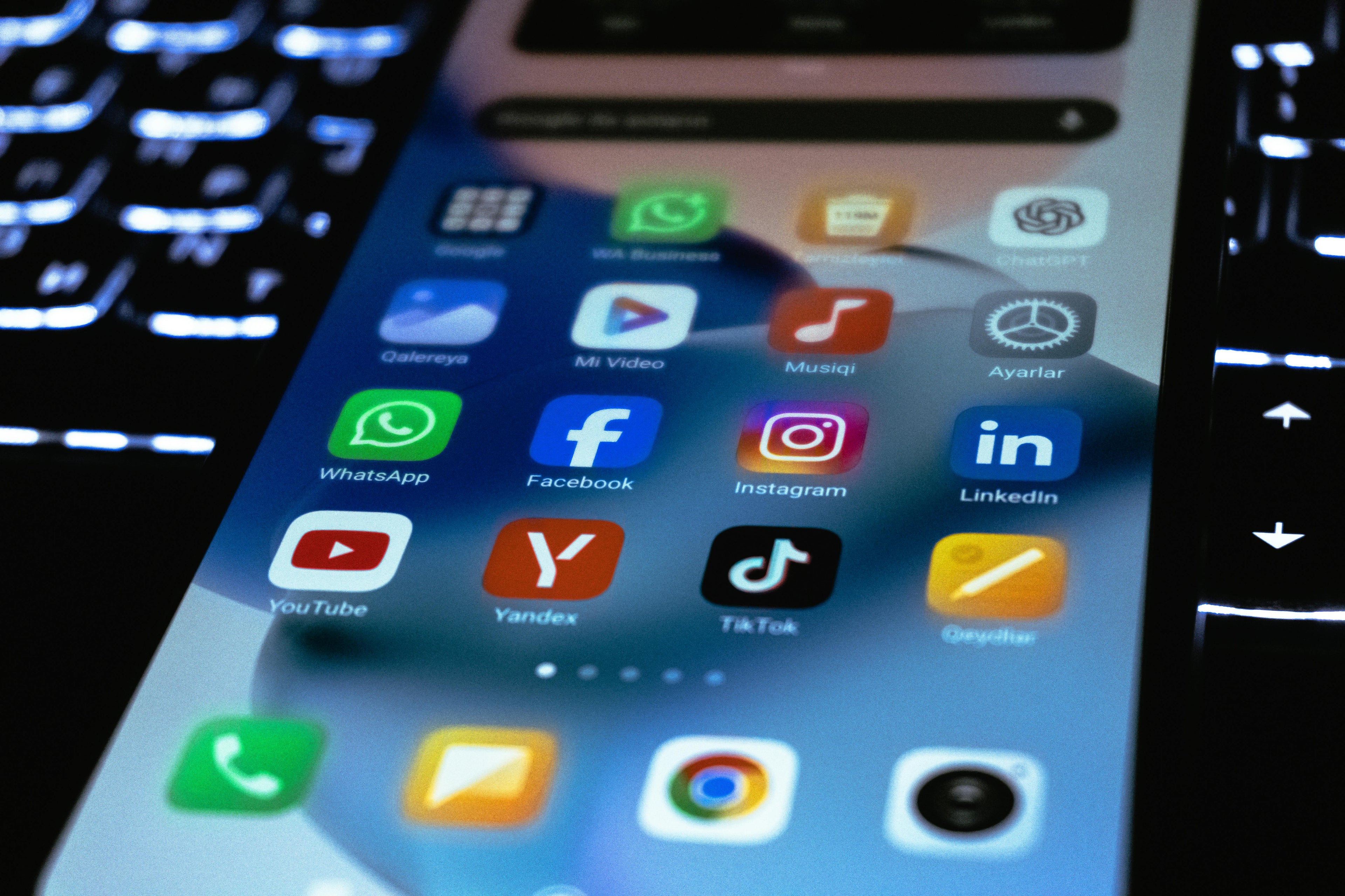 Social Media Premium Makeover (Authority)